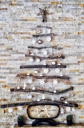 DIY Simple Holiday Decorating Wall Tree