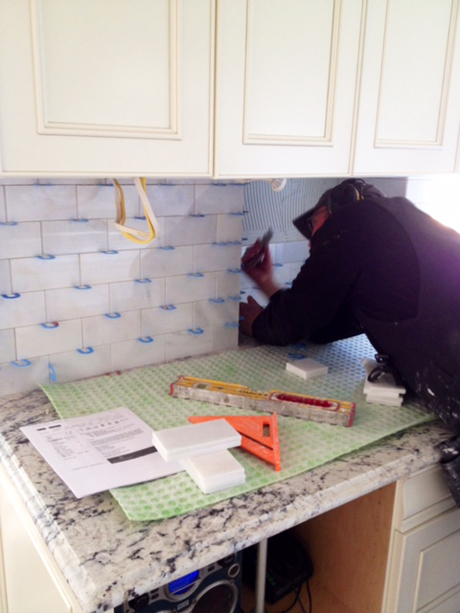 Installing the backsplash tile